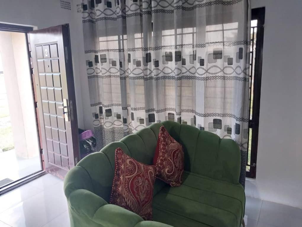 Emmrose Apartments Чингола Екстер'єр фото